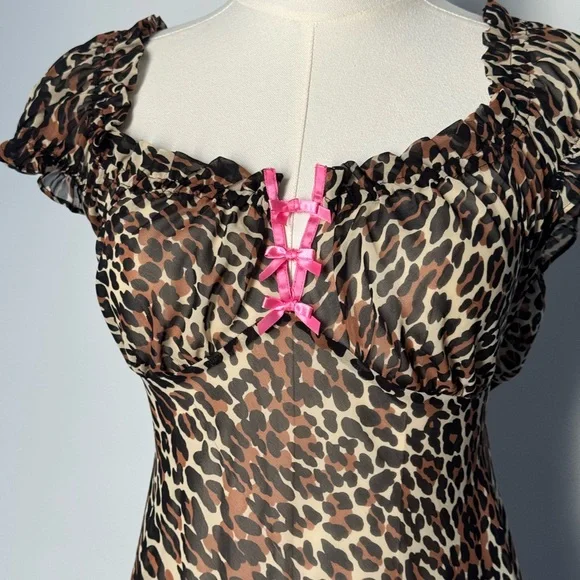 Betsey Johnson Leopard Print Chemise with Pink Accents - Picture 5 of 7